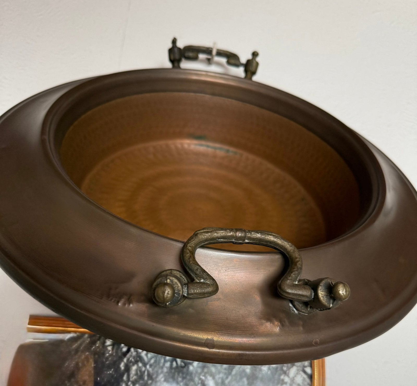 Marmite en bronze, Enlèvement, Cuivre