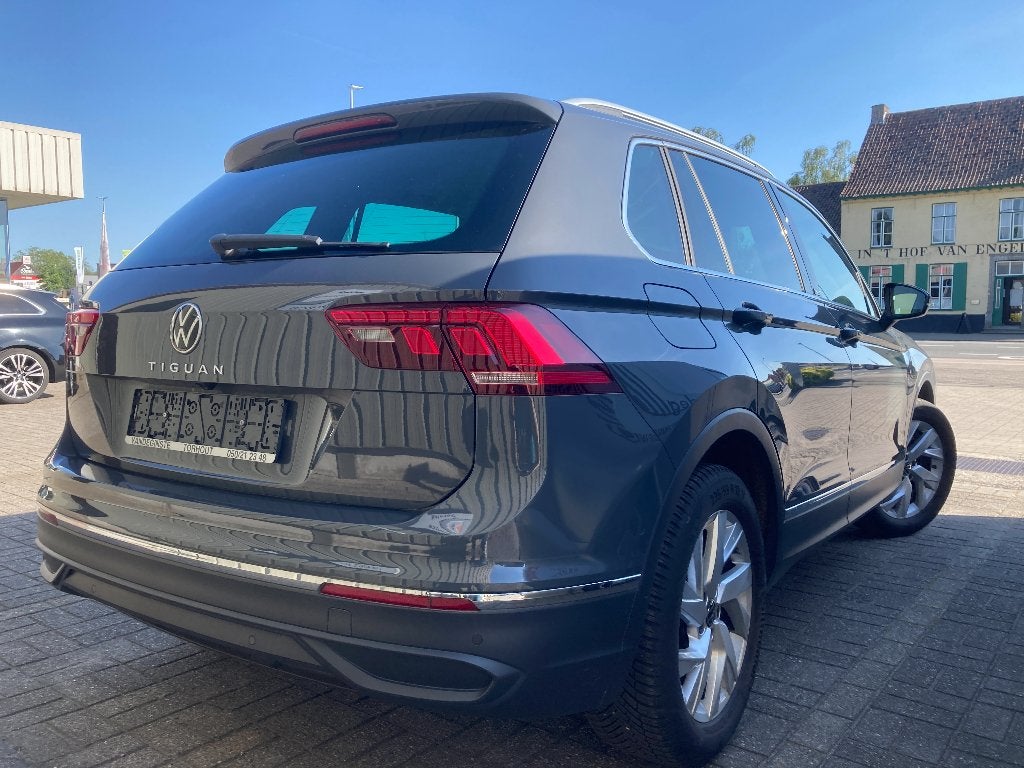 Tiguan Life MOVE 150tsi -GPS -App -ACC -Jantes 18' - 2023, Argent ou Gris, Achat, Entreprise, Garantie prolongée