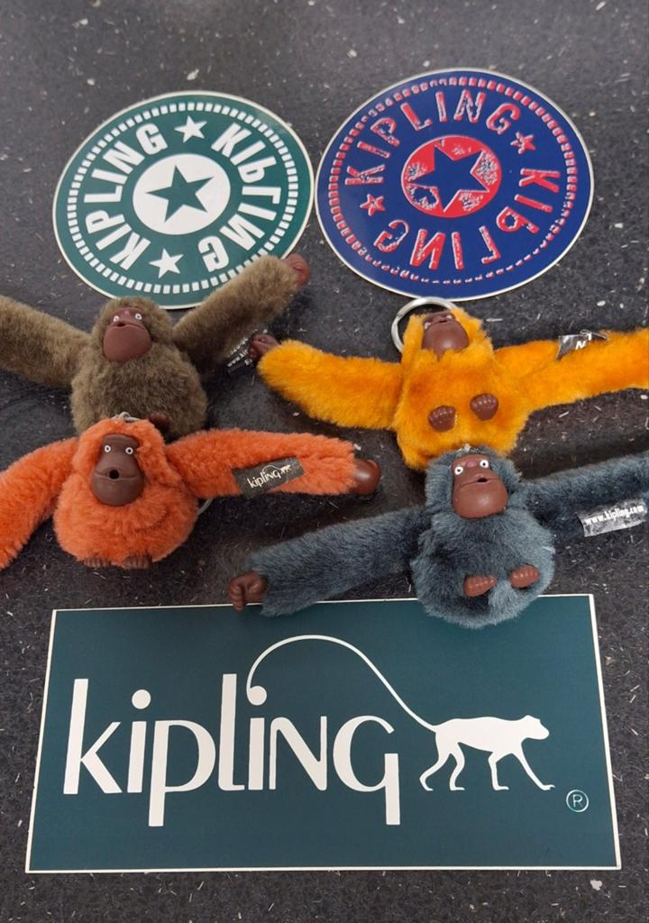Lot de porte-clés et autocollant en forme de singes Kipling, Enlèvement ou Envoi, Comme neuf, Peluche ou Figurine