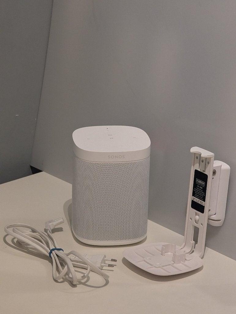 Sonos One Gen 2 Blanche + Support mural inclinable, Wi-Fi, Enlèvement ou Envoi, Comme neuf, Enceinte intelligente