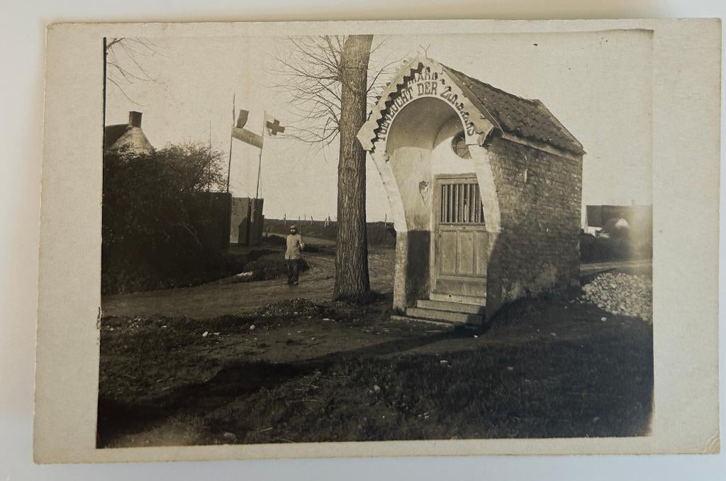Carte photo WW1 Beveren au Yser - Chapelle + Croix Rouge, Livres, Avant 1940, Comme neuf, Autres sujets/thèmes, Envoi