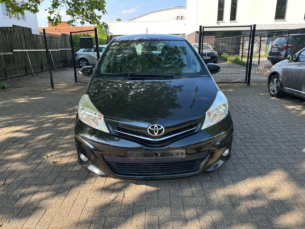 Toyota yaris 1.3 benzine 100 pk, Auto's, Voorwielaandrijving, Stof, 4 cilinders, Zwart