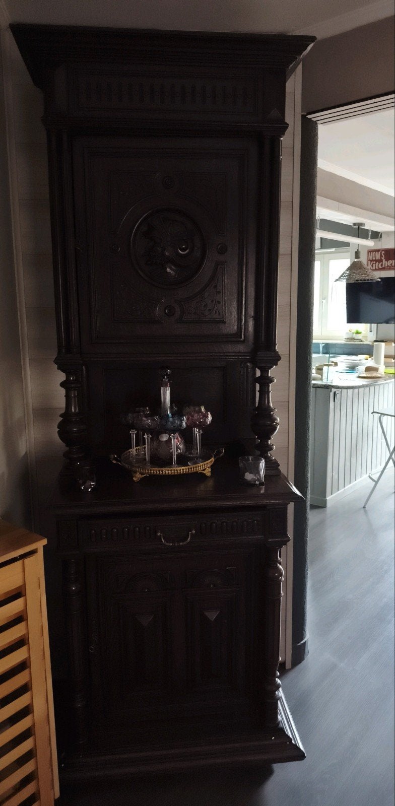Antieke kast., Ophalen