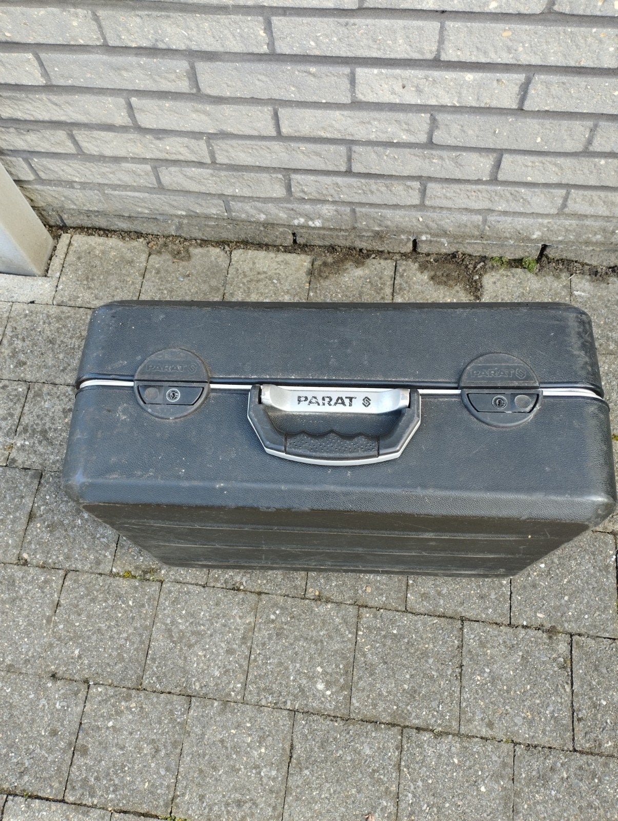 Parat werkkoffer, Ophalen