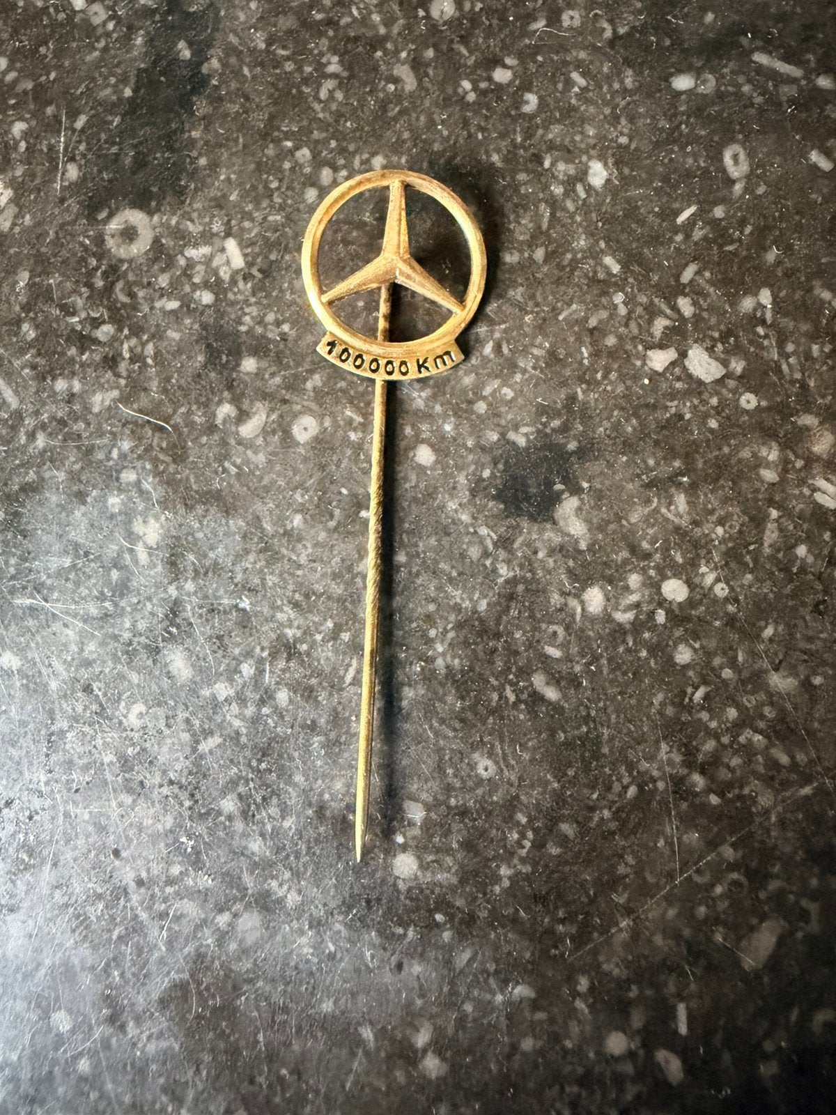 Vintage Mercedes-Benz 100.000 Km speld, Verzamelen, Verzenden, Zo goed als nieuw