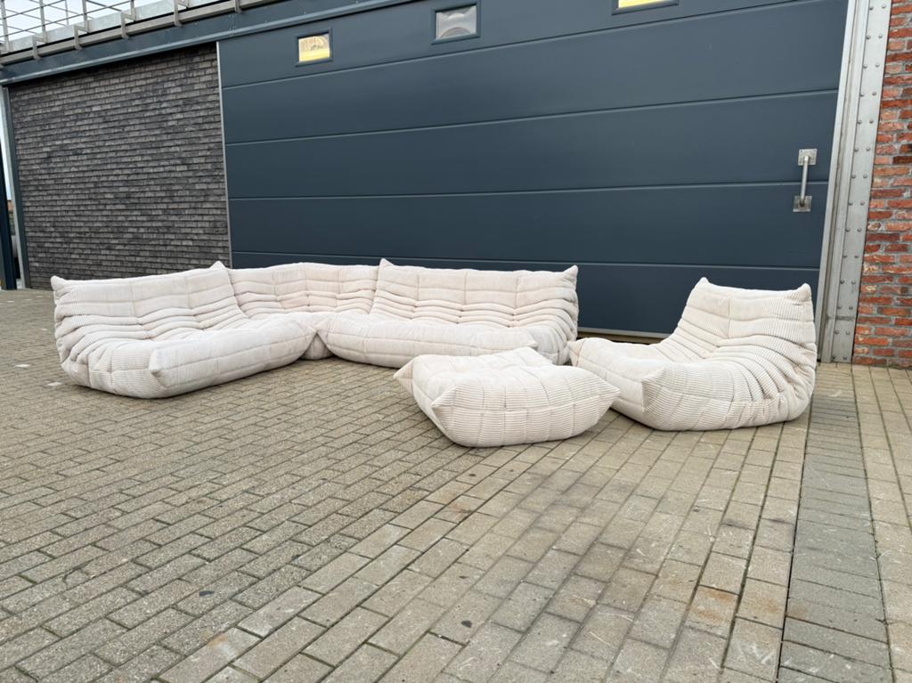 Ligne Roset volledige Togo set in Beige Corduroy 10/10 staat, Huis en Inrichting, Ophalen of Verzenden, Mah jong leolux sede cassina b&b italia artifort knoll vitra