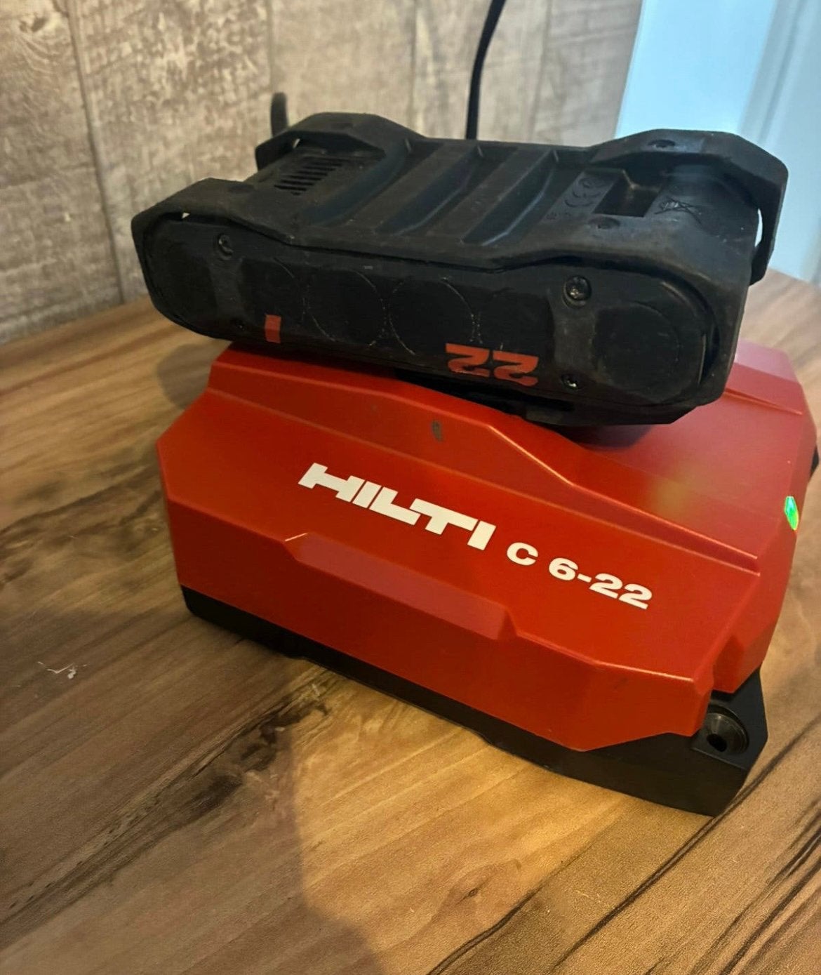 Hilti C 6-22 Acculader met 1x accu Nuron, Ophalen of Verzenden, Zo goed als nieuw