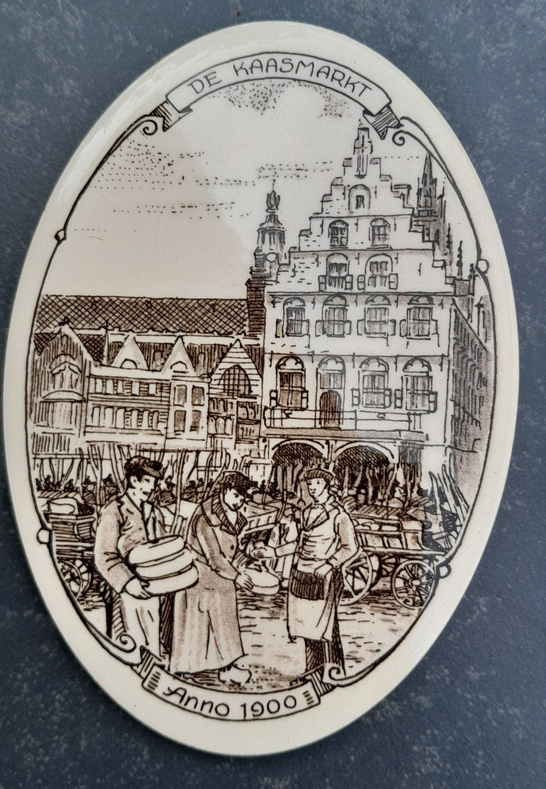 Prachtige tegel De Kaasmarkt Delft., Antiquités & Art, Antiquités | Assiettes décoratives & Carrelages, Enlèvement ou Envoi