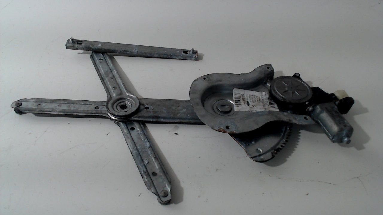 Raammechaniek elektrisch rechts voor Mitsubishi L-200, Onderdelen@venauto.nl, Van der Ven Autorecycling B.V., Gebruikt, Ettenseweg 76, 4706 PB Roosendaal, The Netherlands