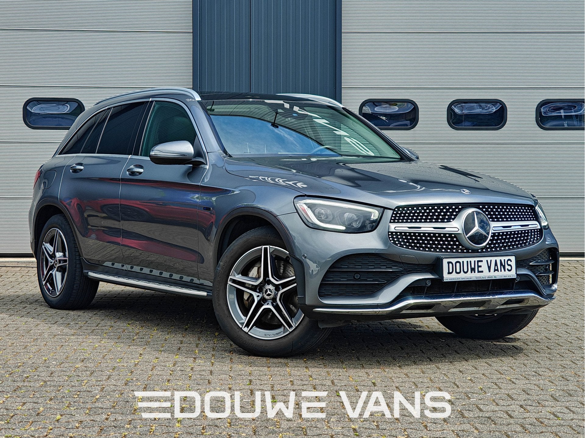 Mercedes-Benz GLC 300e 4MATIC Panorama Luchtvering Trekhaak, Autos, Argent ou Gris, Euro 6, Entreprise, 2000 kg