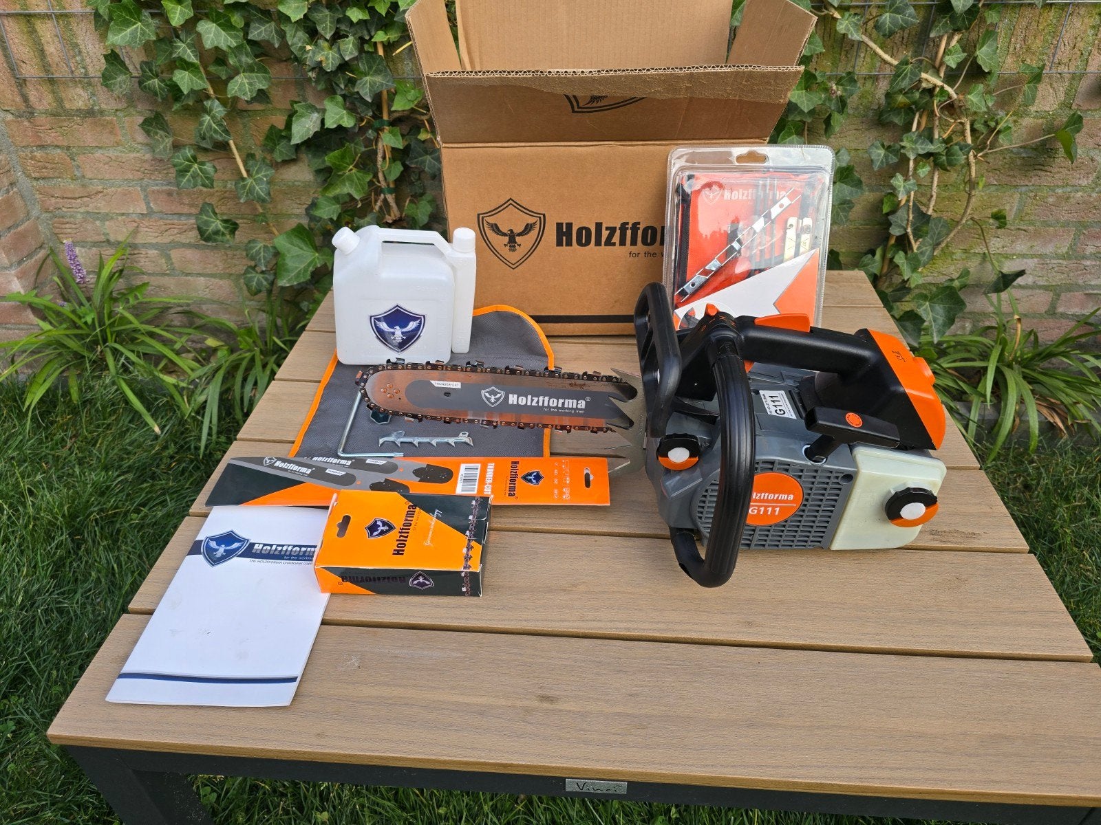 Nouvelle tronçonneuse à essence Holzfforma G111
+ garantie, Jardin & Terrasse, Enlèvement ou Envoi, Neuf, Essence
