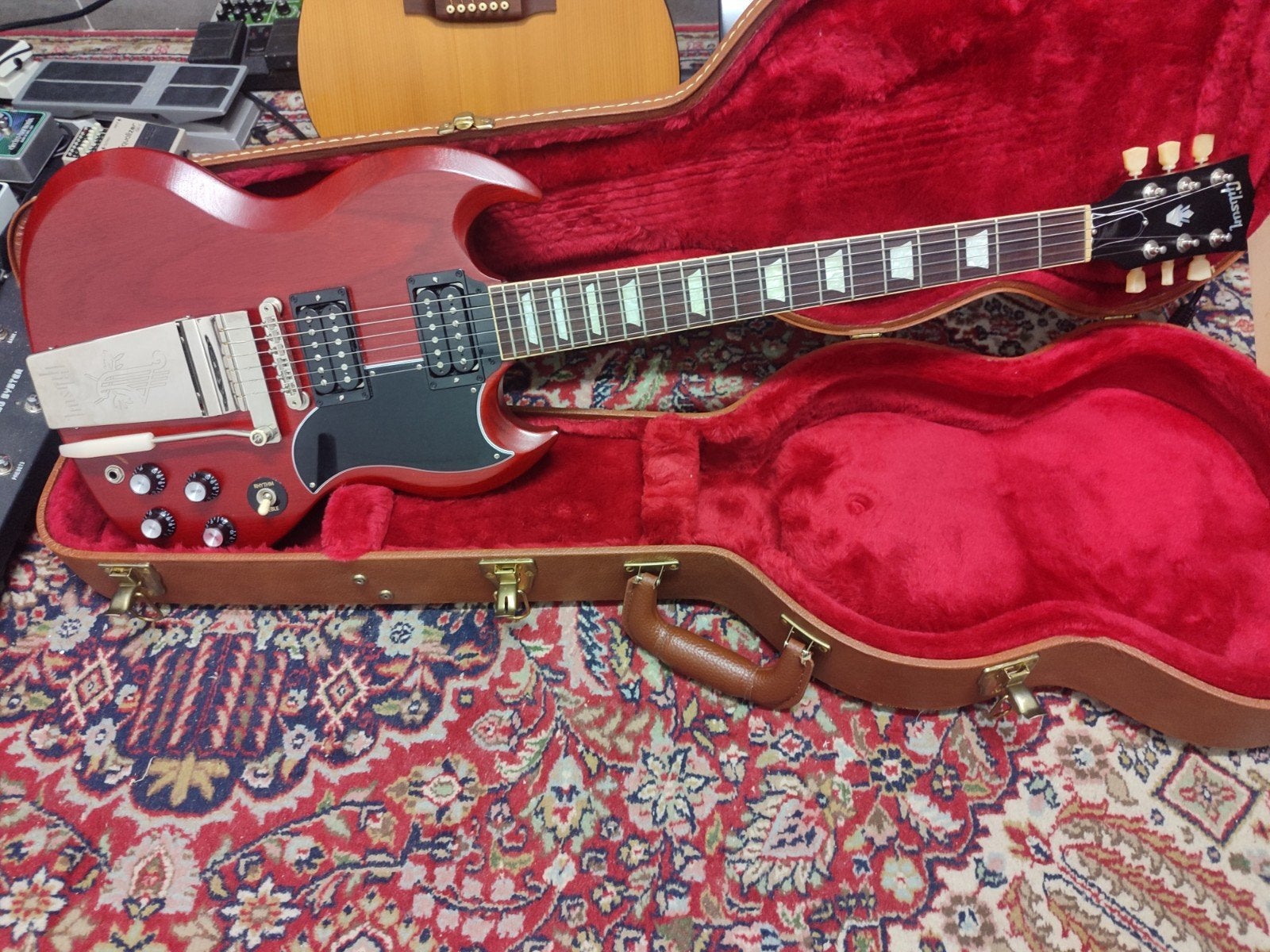 Gibson SG 61ri maestro vibrola, Muziek en Instrumenten, Snaarinstrumenten | Gitaren | Elektrisch, Ophalen, Gibson