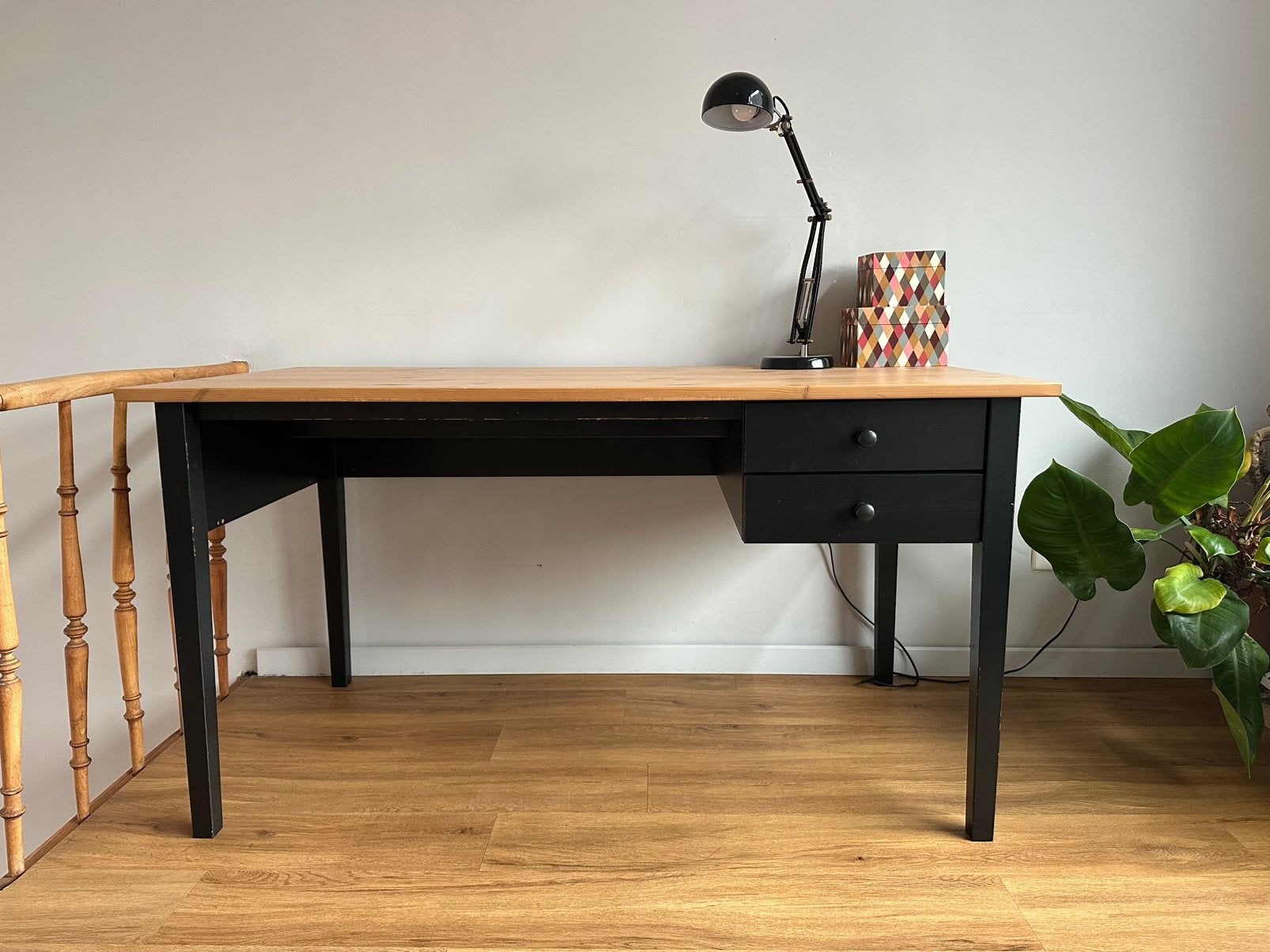 Houten bureautafel en -lamp, Bureau d'écolier, Comme neuf, IKEA, 140 cm
