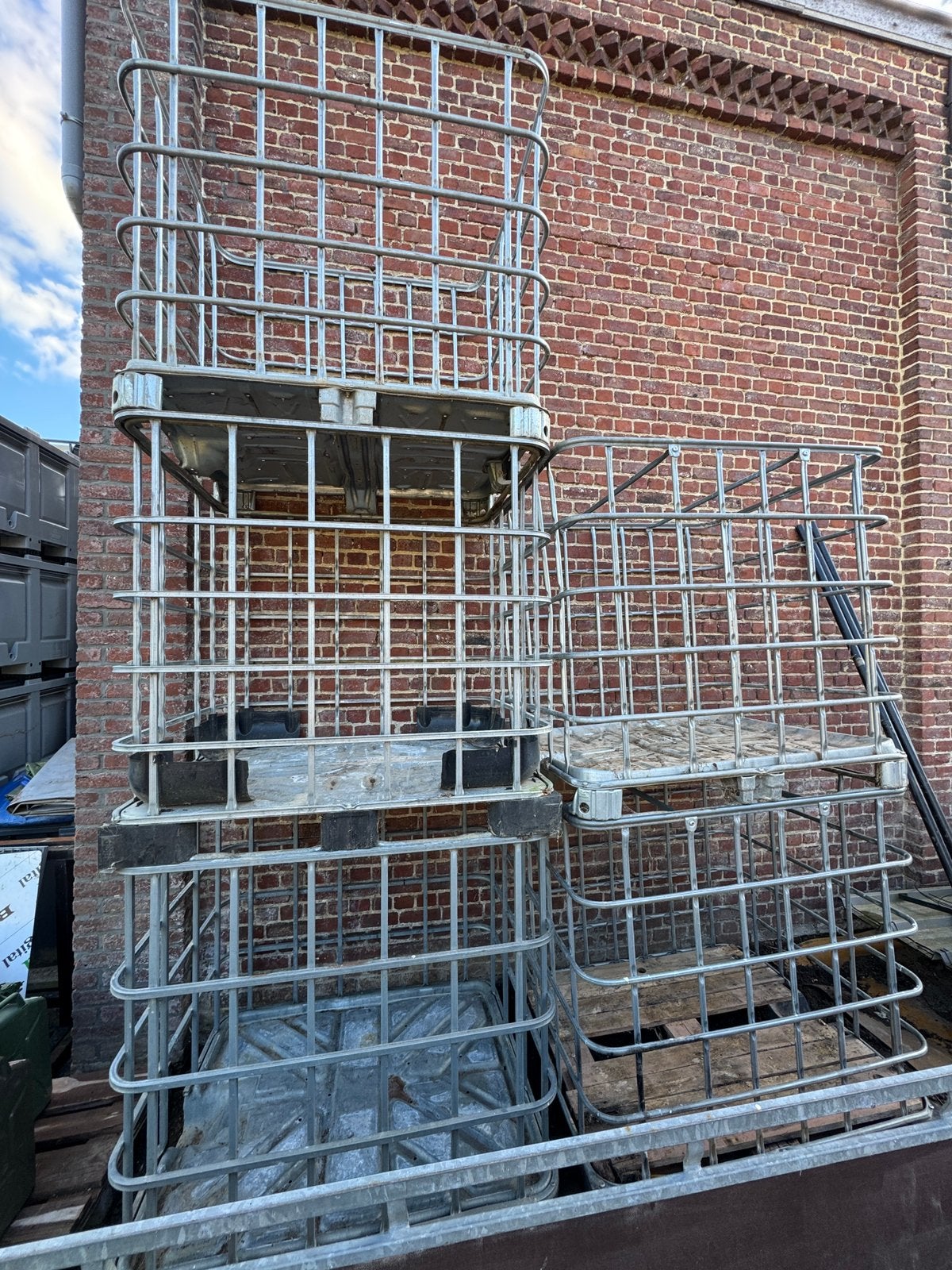 2 IBC kratten, Enlèvement, Utilisé