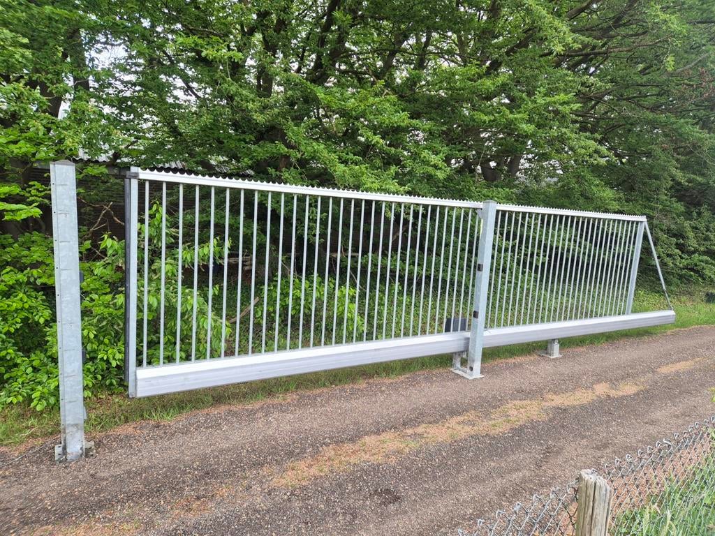 vrijdragende elek. schuifpoort 7 mtr doorgang,Kopal, Ophalen, Gebruikt, Aluminium, Schuifpoort