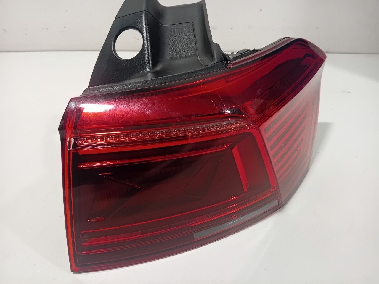 Achterlicht carrosserie rechts Volkswagen Passat, Auto-onderdelen, Onderdelen@venauto.nl, Van der Ven Autorecycling B.V., Gebruikt