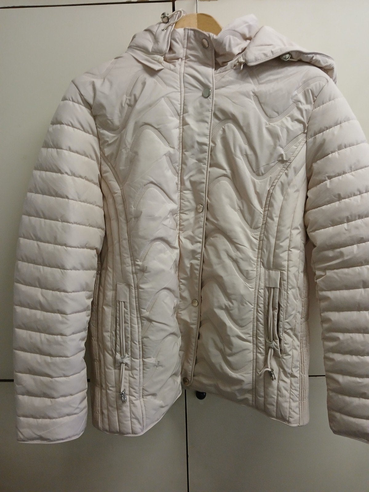 Mooie winterjas voor dames ecru maat 46, Ophalen, Zo goed als nieuw, Maat 46/48 (XL) of groter, Beige