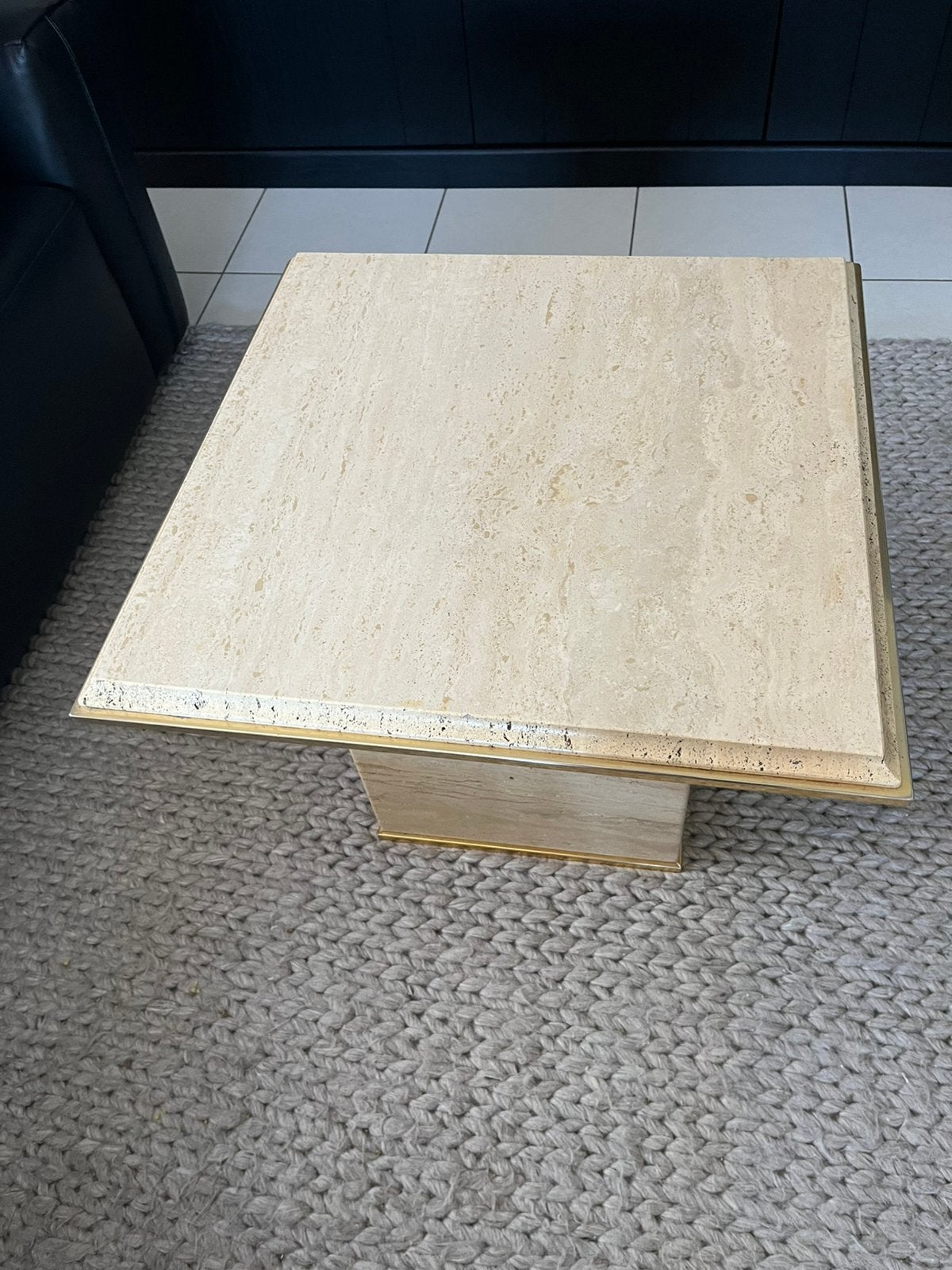 Table vintage en travertin Fedam 60x60 cm- Années 70- laiton, Enlèvement, Comme neuf