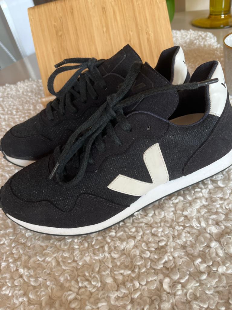 VEJA SDU Flannel Black – maat 39, Ophalen of Verzenden, Zo goed als nieuw, Wit, Sneakers