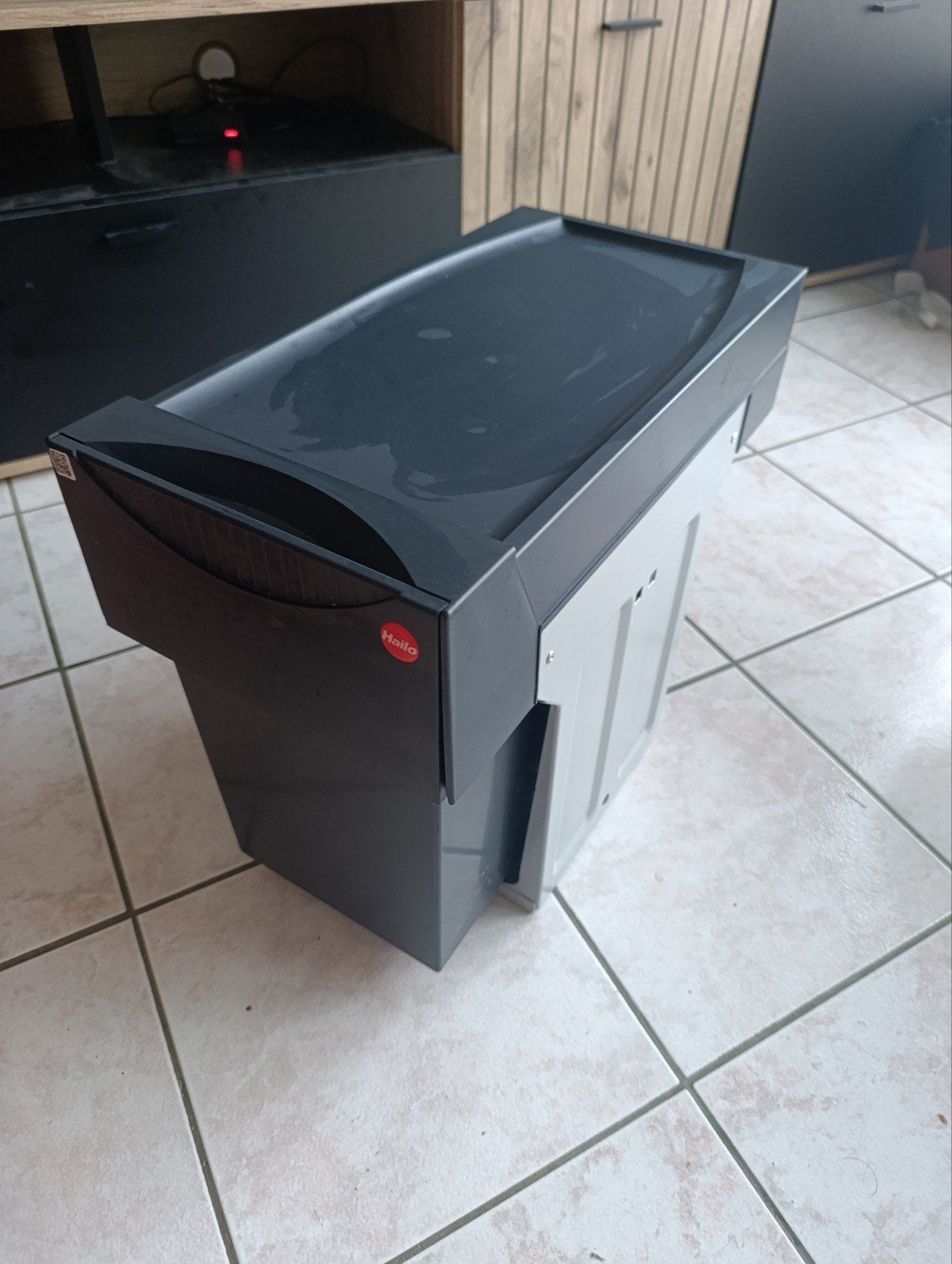 Poubelle de tri pour cuisine équipée Hailo., Enlèvement