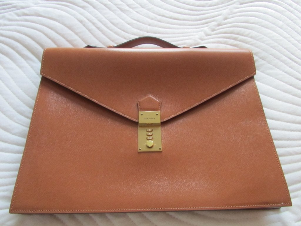 DELVAUX Mallette CONSULAT fauve siglée, Envoi