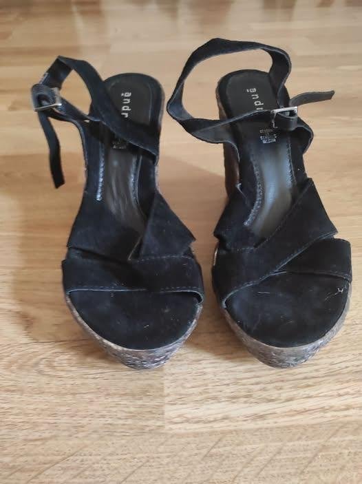 ANDRE zwarte suède sandalen met sleehak - maat 39, Kleding | Dames, Schoenen, Autre, Espadrilles, Zwart, Ophalen of Verzenden