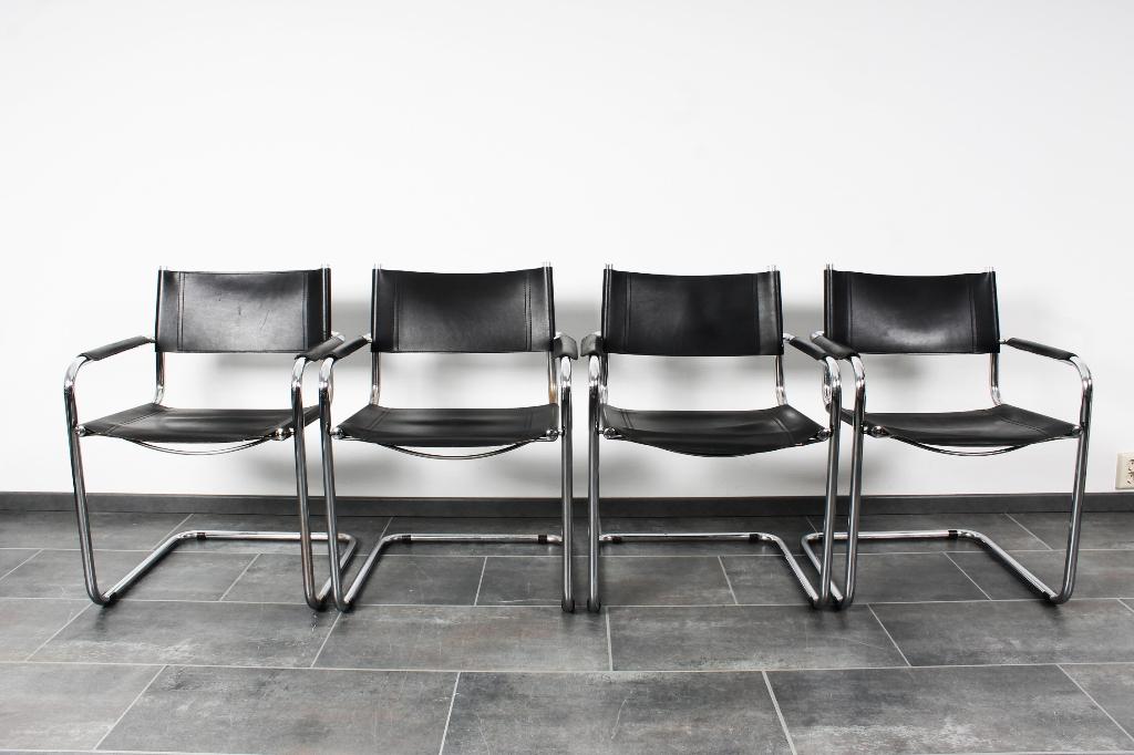 Nog 2x zwart lederen slede stoel S34 door Mart Stam, Huis en Inrichting, Stoelen, Gebruikt, Twee, Zwart, Ophalen of Verzenden