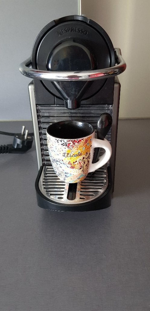 Nespresso Pixie Electric Titan-koffiezetapparaat, Elektronische apparatuur, Ophalen, Gebruikt, Espresso apparaat, Koffiepads en cups
