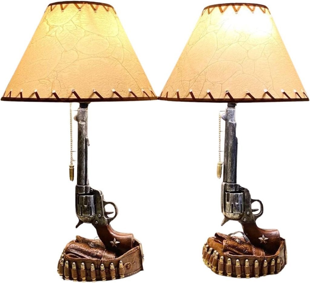 2x Country & Western revolver tafel lampen NIEUW !, Huis en Inrichting, Lampen | Tafellampen, Nieuw, Hout, Kunststof, Metaal, Steen/keramiek