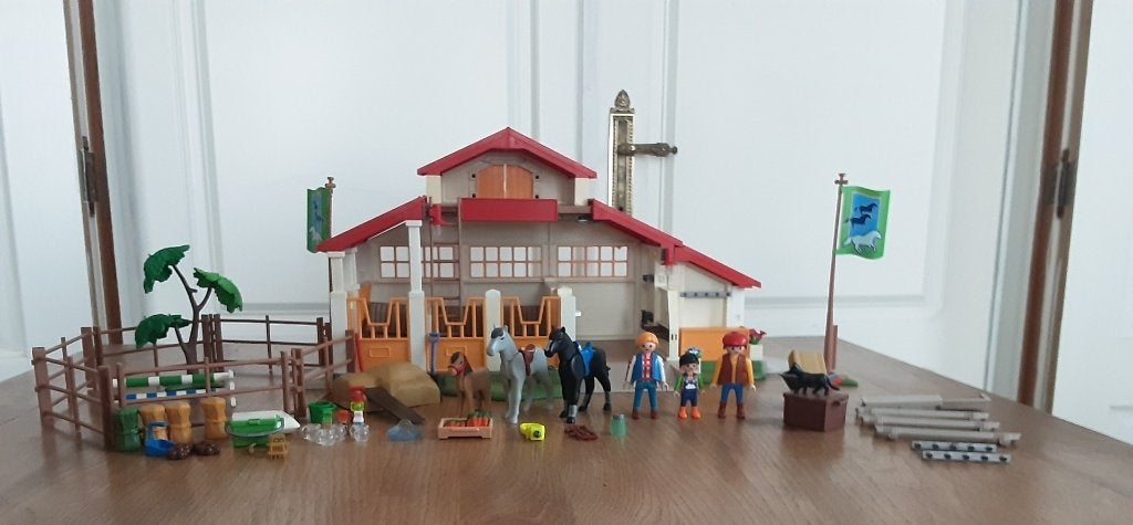 PlayMobil belle grande école d'équitation, Enlèvement ou Envoi, Comme neuf, Kit complet, Bâtiment