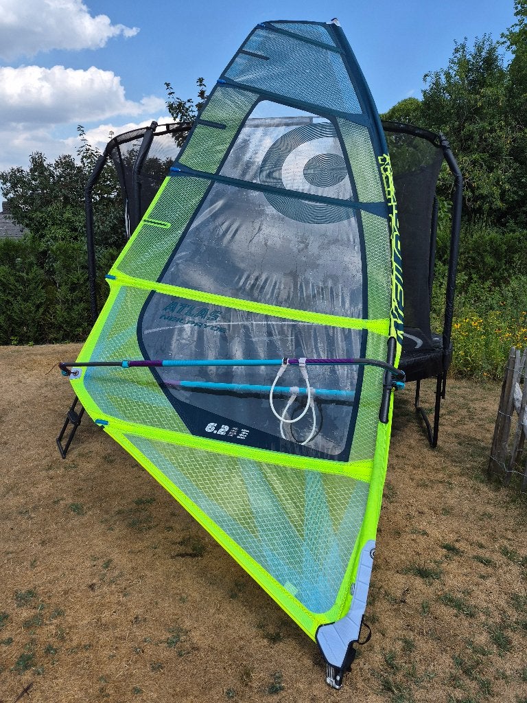 Neilpryde Atlas 6.2 en très bon état, Sports nautiques & Bateaux, Planche à voile, Comme neuf, Enlèvement, 5 à 6.5 m², Neilpryde