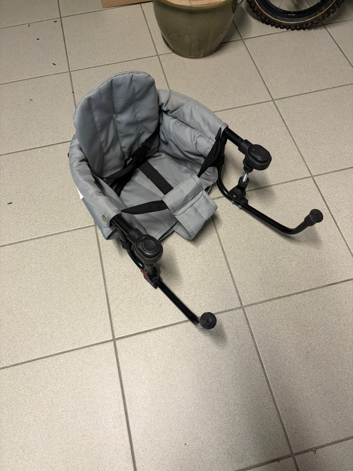 Babyzitje voor vast te maken aan hoge tafel, Enfants & Bébés, Buggys, Enlèvement, Comme neuf