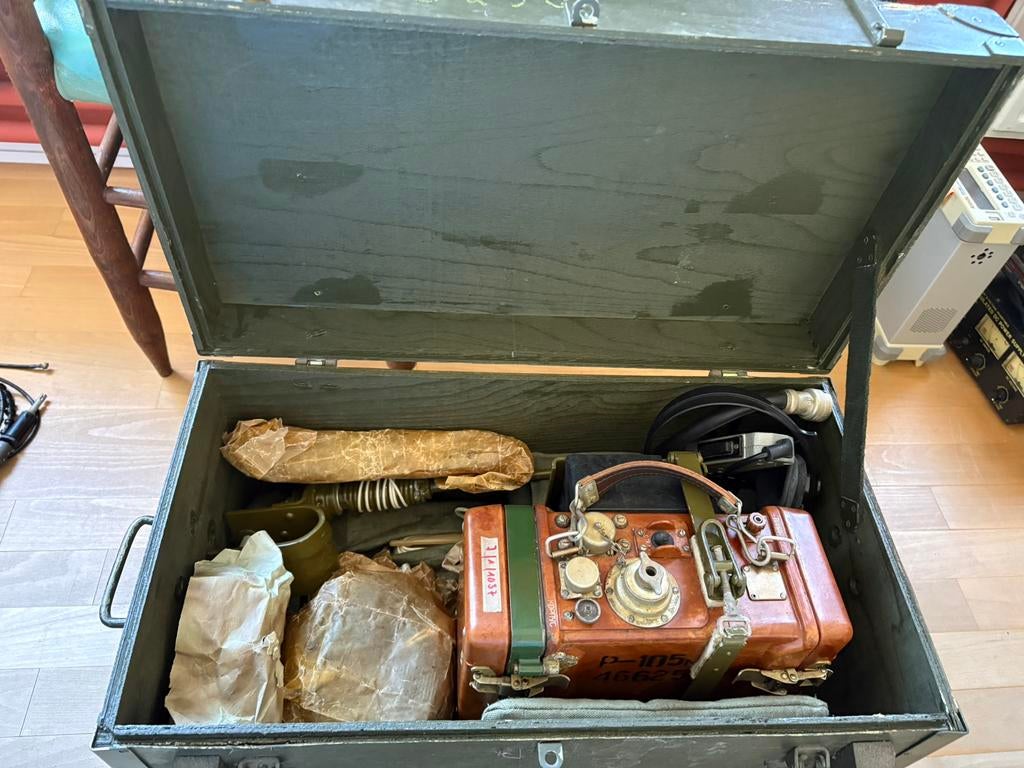 Sovjet militaire radio R105-M complete set, Ophalen, Zo goed als nieuw