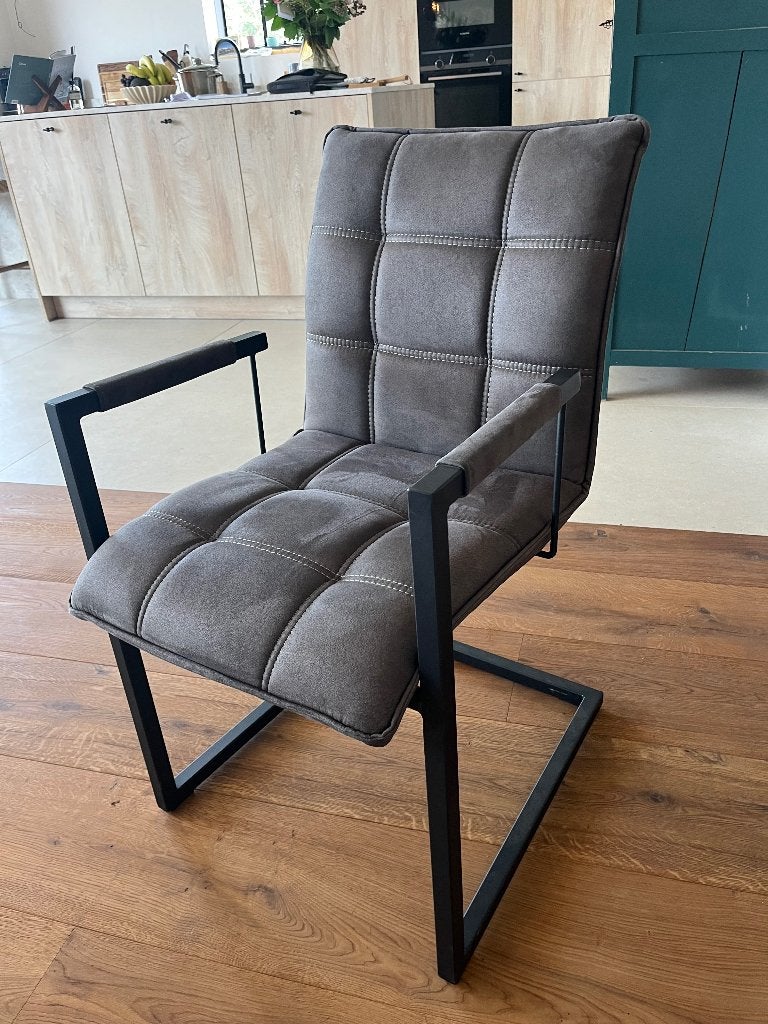 Mooie en comfortabele eetkamerstoelen, Huis en Inrichting, Ophalen, Kunststof, Zo goed als nieuw, Grijs