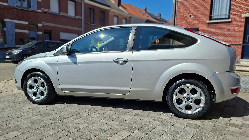 FORD FOCUS 1.4 2008 43 000 KM CLIMA. EXCELLENT ÉTAT ! !, Autos, Ford, Focus, Argent ou Gris, Boîte manuelle, Entretenue par le concessionnaire