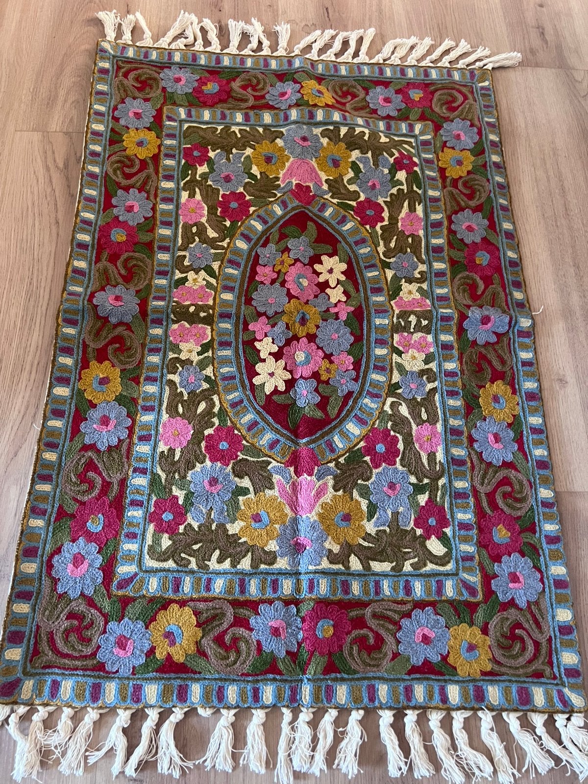 Petit tapis / Tenture murale brodé du Cachemire en laine, Enlèvement ou Envoi, Neuf