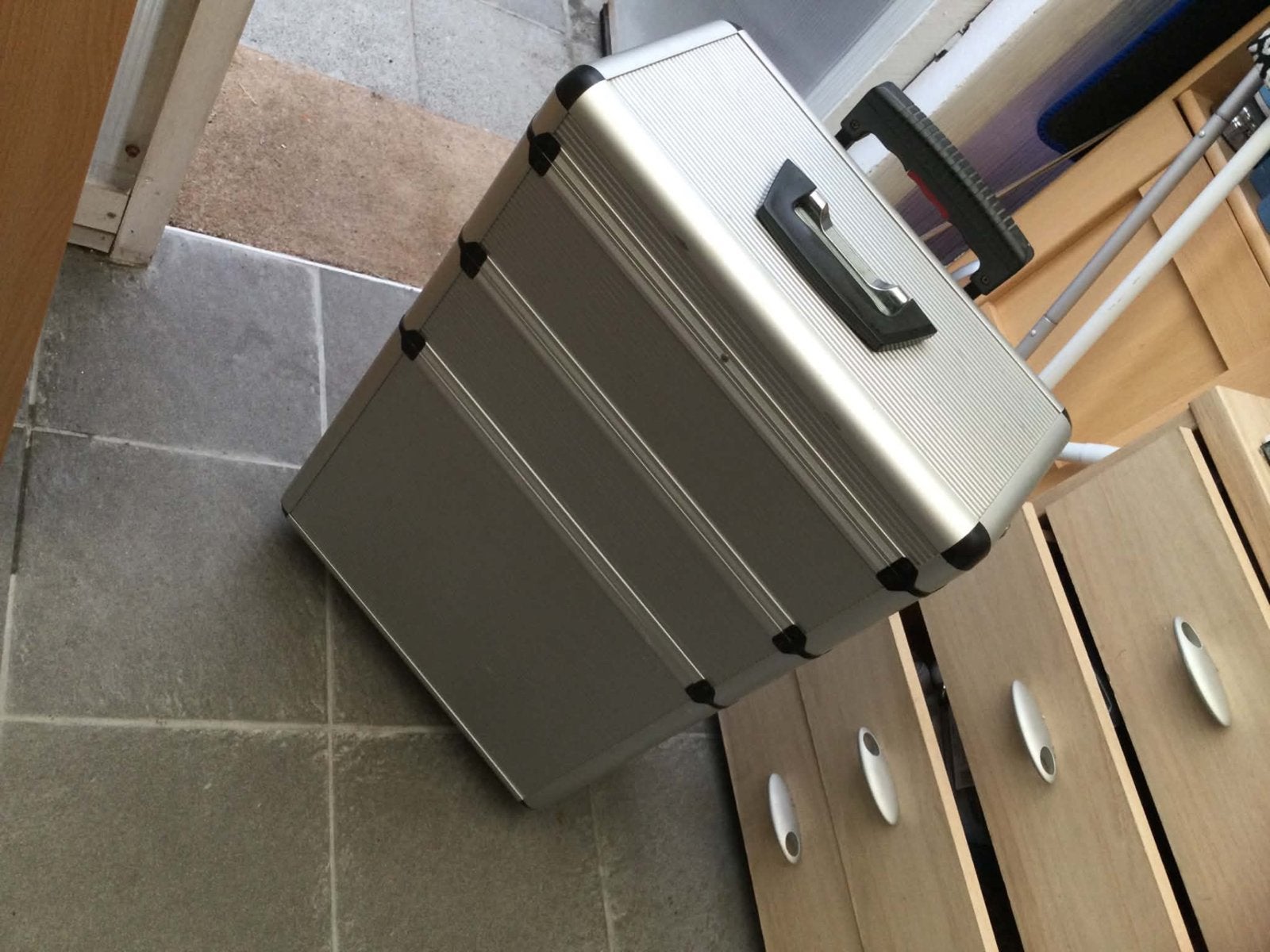 Trolley pour eleve en coiffure ou manucure prix 75€, Maison & Meubles, Accessoires pour la Maison | Coffres, Enlèvement, Comme neuf