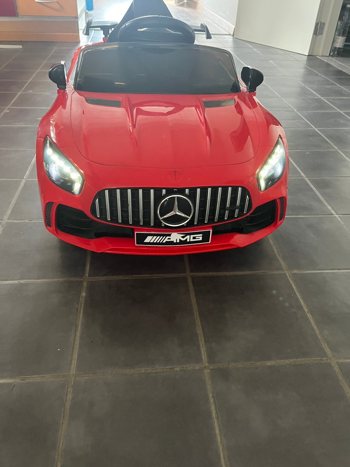 Kinder Auto, Ophalen, Zo goed als nieuw