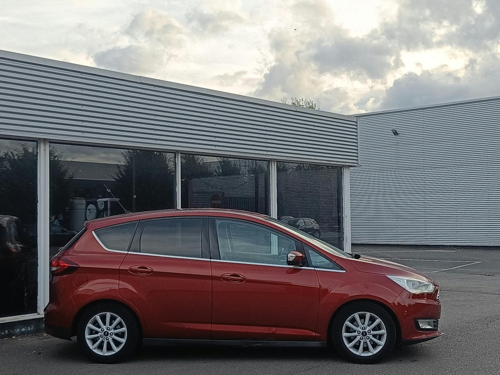 FORD C-MAX 1.0 PETROL TITANIUM PLEIN OPTION-1ER PROPRIÉTAIRE, Autos, Rouge, Achat, https://public.car-pass.be/vhr/f26f1e9d-1df6-4dcd-b4a0-9f7fbe5a9c8c
