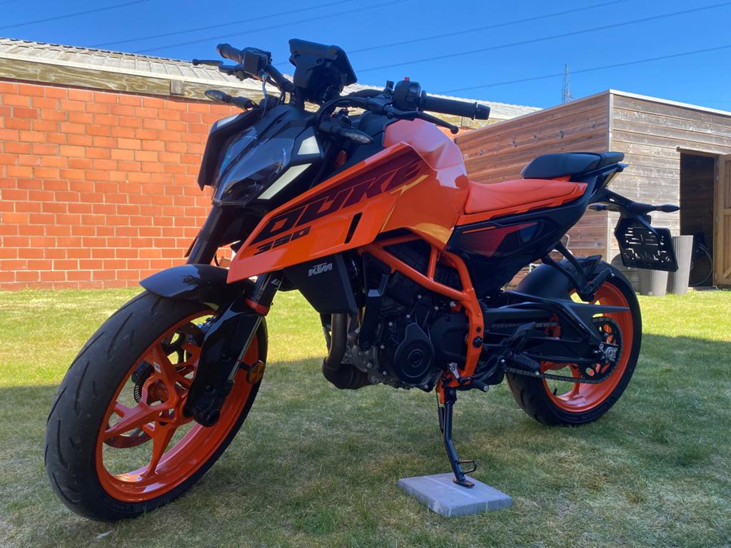 KTM DUKE 390 !! 2025 !!! Amper 1000 KM’S, Motoren, Motoren | KTM, Nieuw, Particulier, 399 cc, Minimaal motorrijbewijs A2