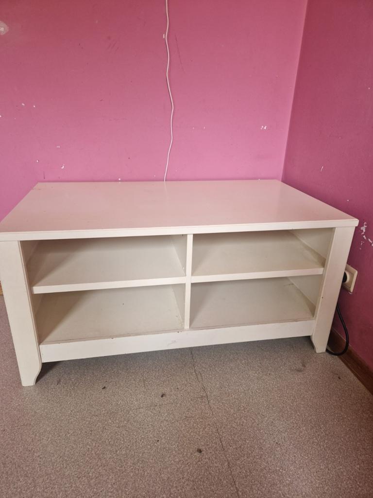 Wit Tv kastje te koop., Ophalen