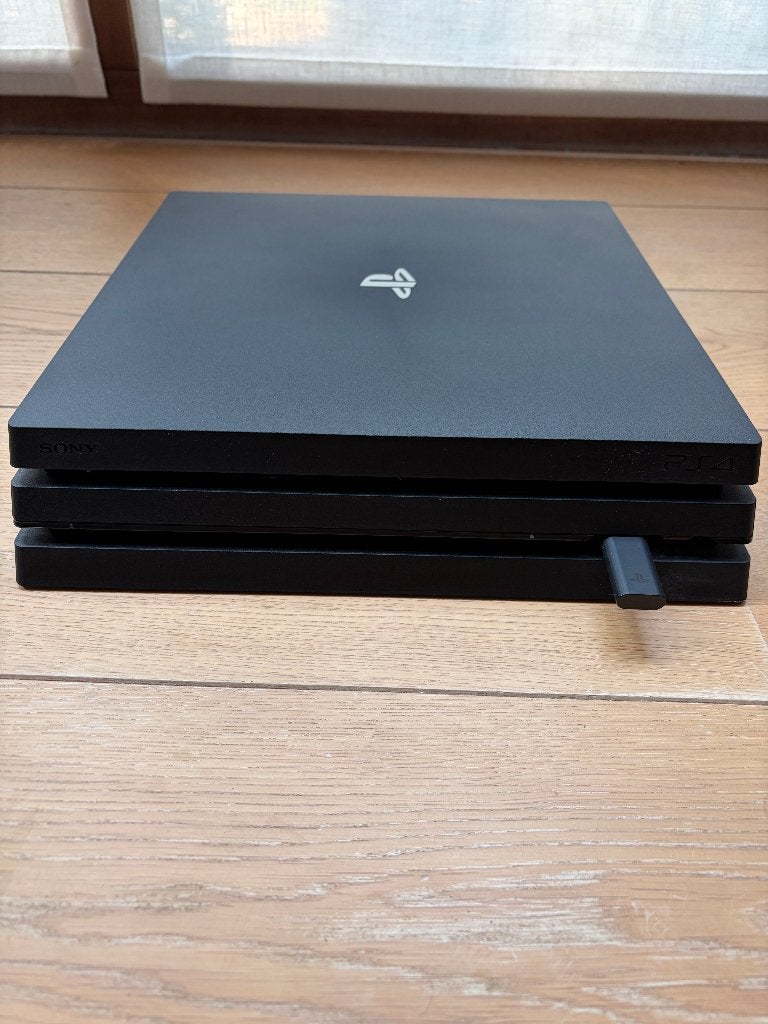 PS4 PRO 1-TB 2 MANETTES + 16 JEUX, Ophalen, Met 2 controllers, Zo goed als nieuw, 1 TB