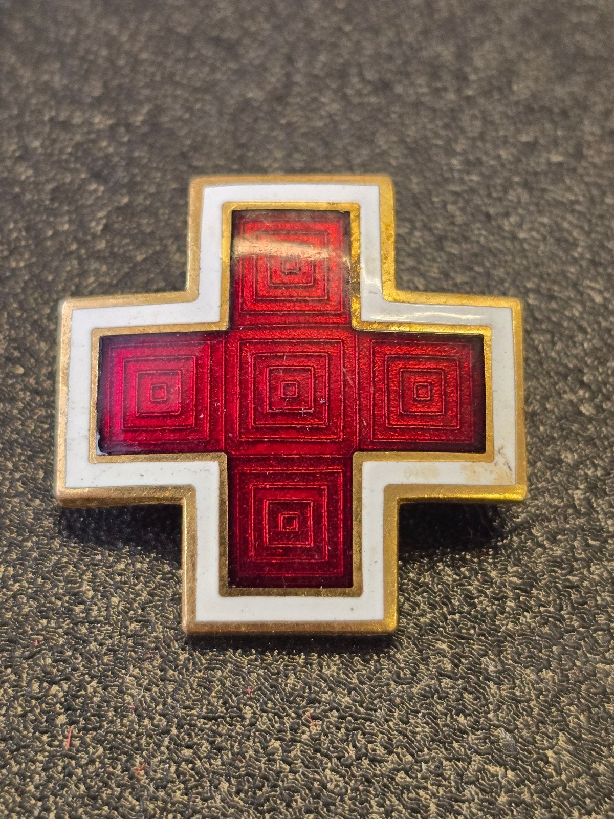 Épinglette en forme de croix rouge américaine émaillée de la, Collections, Objets militaires | Seconde Guerre mondiale, Enlèvement ou Envoi