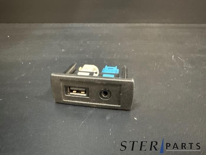Module USB d'un Mercedes Vito, Autos : Pièces & Accessoires, Électronique & Câbles, Mercedes-Benz, Utilisé, 3 mois de garantie