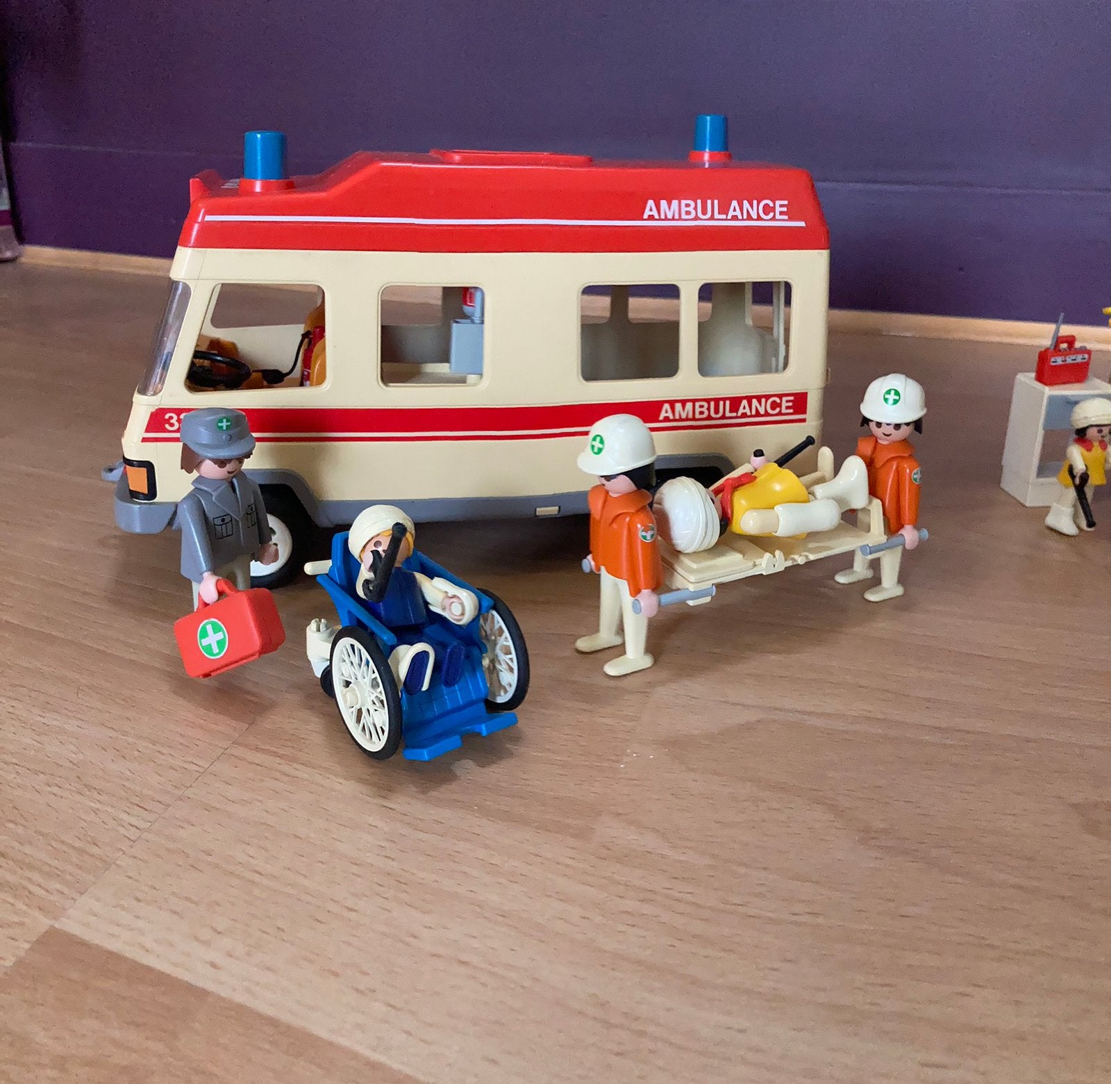 Playmobil - ambulance en ziekenhuiskamer, Kinderen en Baby's, Speelgoed | Playmobil, Ophalen, Gebruikt, Complete set, Voertuig