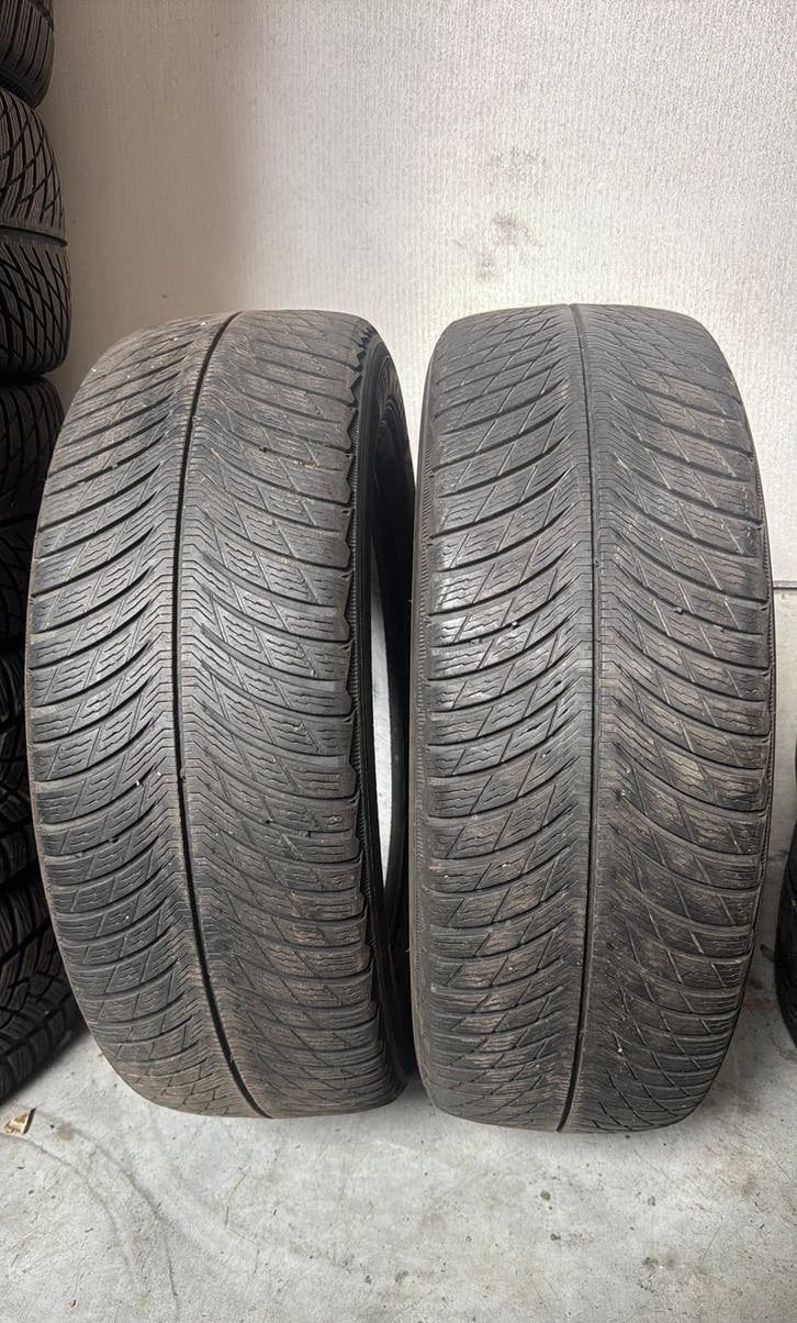 Pneus d'hiver 2256018 225/60/18 225/60R18la marque Michelein, Enlèvement