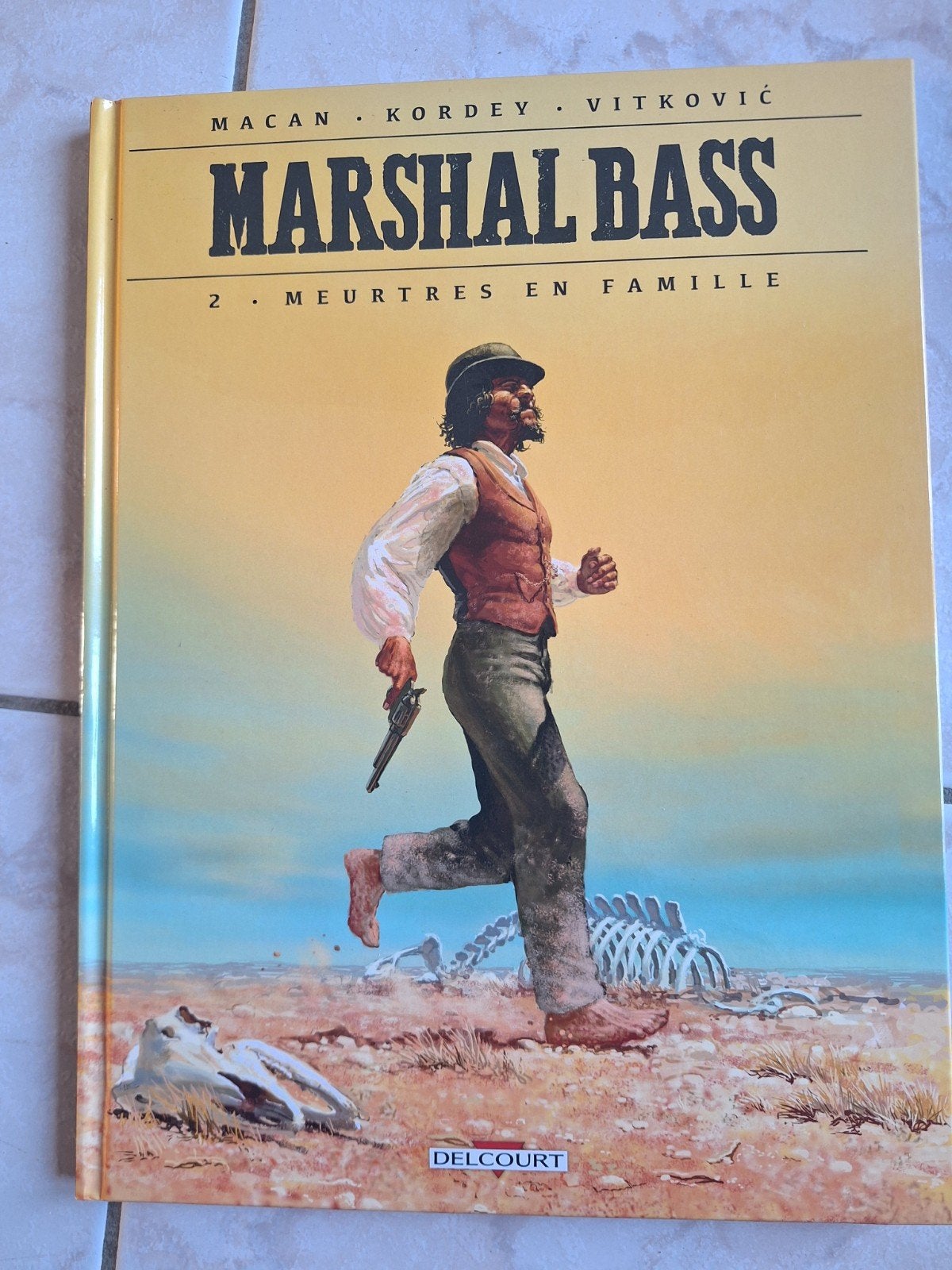 Marshall Bass 2 Meurtres en Famille Première édition, Eén stripboek, Zo goed als nieuw