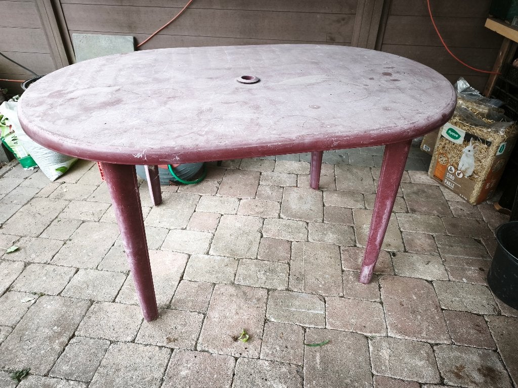 Gratis plastieken rode ovalen tafel, Huis en Inrichting, Ophalen, Kunststof, Gebruikt, 100 tot 150 cm
