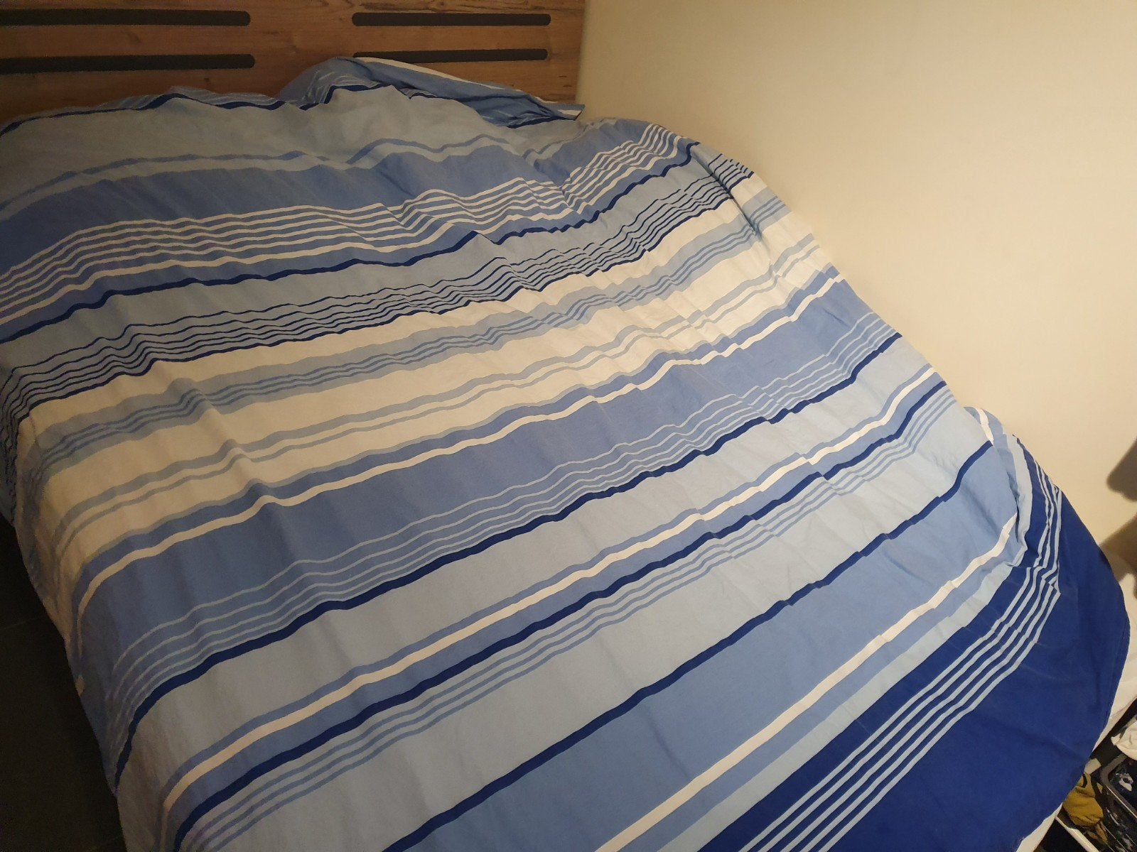 bed 1m60 +matras en 2 nachtkastjes, Huis en Inrichting, Ophalen, Matras