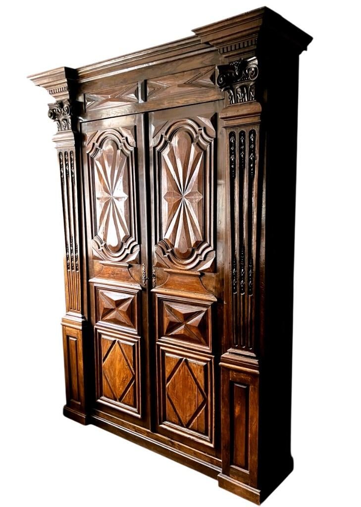 Armoire d'entrée à pilastres du XVIIIe siècle, Enlèvement ou Envoi